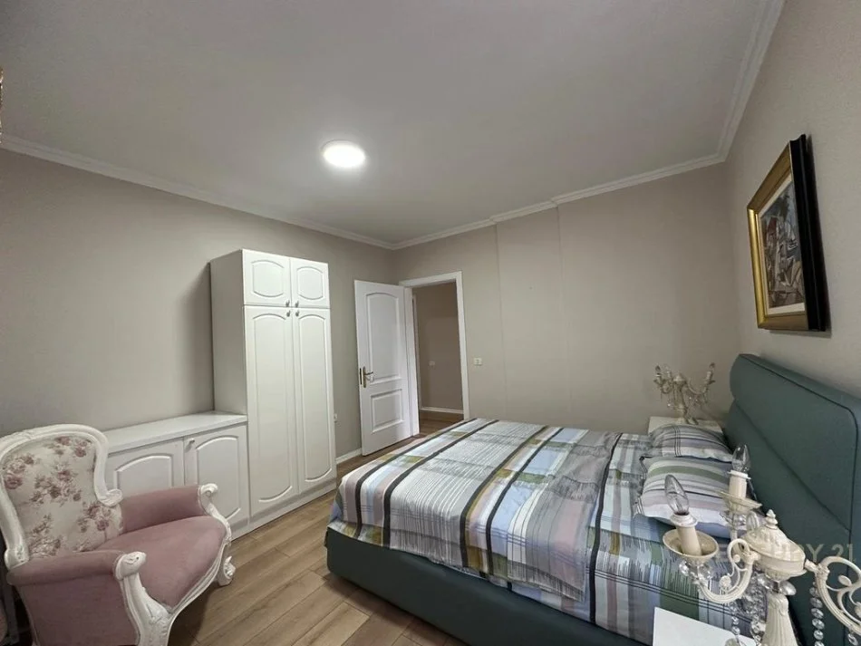 Tirane, jepet me qera apartament 2+1 Kati 4, 111 m² 1.300 € 