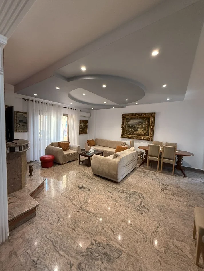 Tirane, jepet me qera apartament 2+1+Aneks+2Ballkone , 113 m² 800 € (Bulevardi Zogu I)