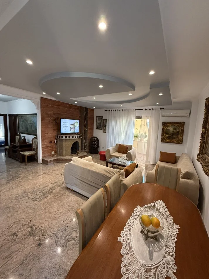 Tirane, jepet me qera apartament 2+1+Aneks+2Ballkone , 113 m² 800 € (Bulevardi Zogu I)