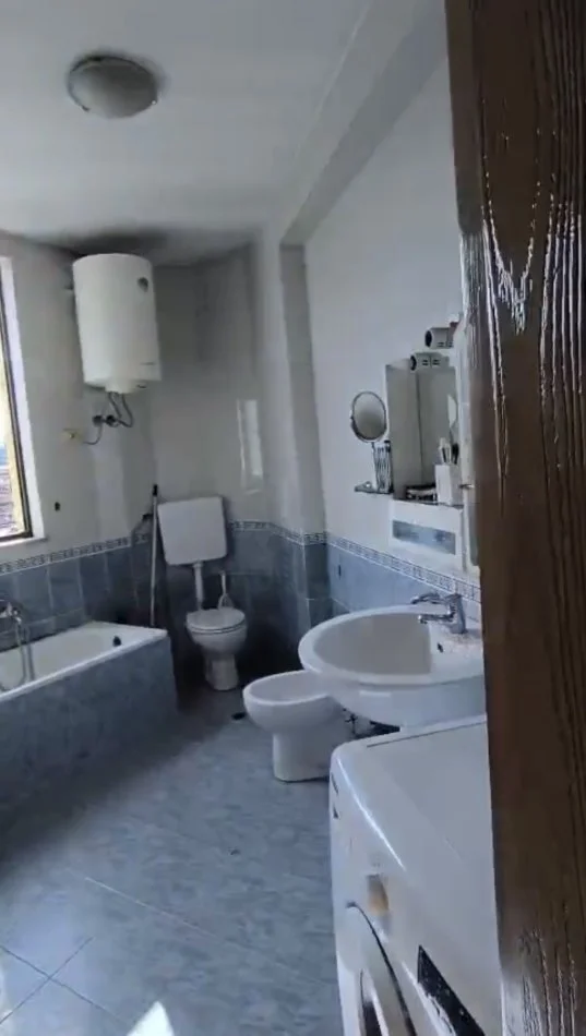 Tirane, jepet me qera apartament 1+1+Ballkon Kati 9, 70 m² 470 € (Shkolla e Baletit)