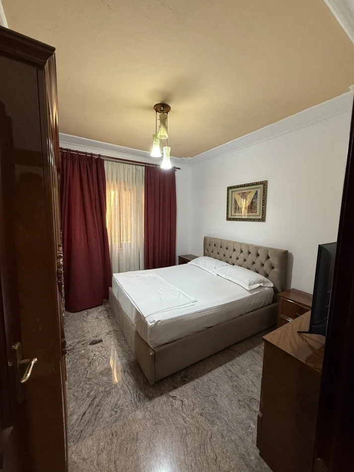 Tirane, jepet me qera apartament 2+1+Aneks+2Ballkone , 113 m² 800 € (Bulevardi Zogu I)