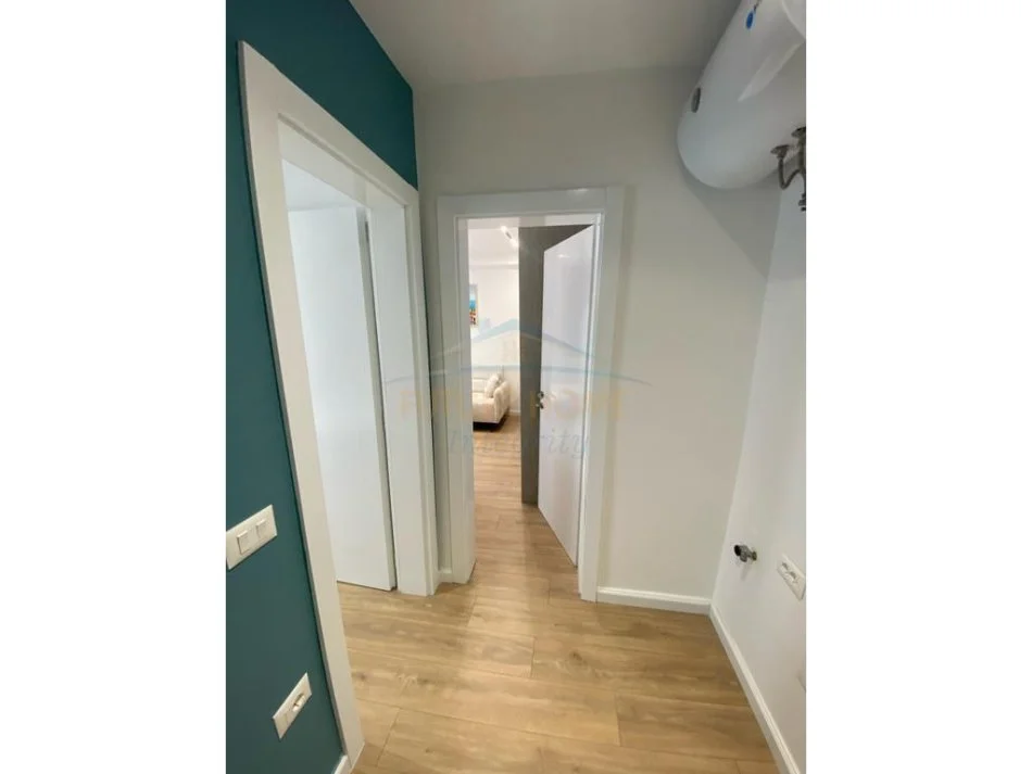 Tirane, shitet apartament 1+1 Kati 5, 27 m² 89.000 € (21 dhjetori 27m2 neto ndertim ekzistues kubatur perfekte)