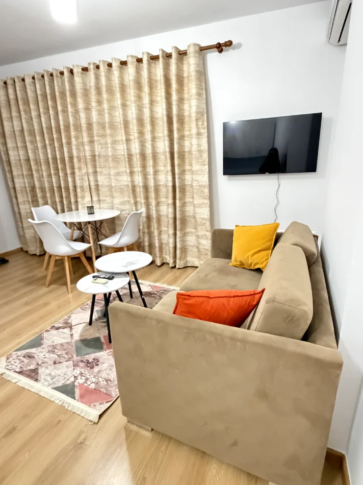 Tirane, jepet me qera apartament Kati 6, 40 m² 400 € (Rruga Selaudin Zorba, pas Spitalit Amerikan 3)