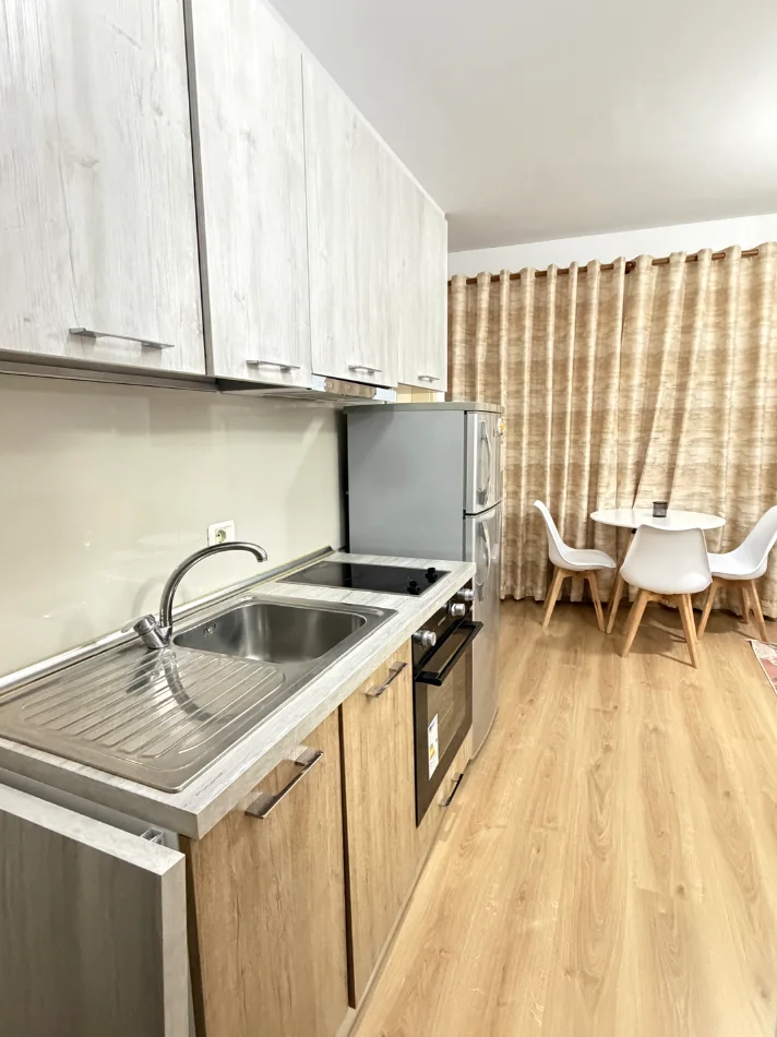 Tirane, jepet me qera apartament Kati 6, 40 m² 400 € (Rruga Selaudin Zorba, pas Spitalit Amerikan 3)