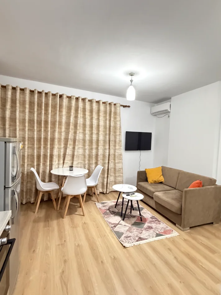 Tirane, jepet me qera apartament Kati 6, 40 m² 400 € (Rruga Selaudin Zorba, pas Spitalit Amerikan 3)