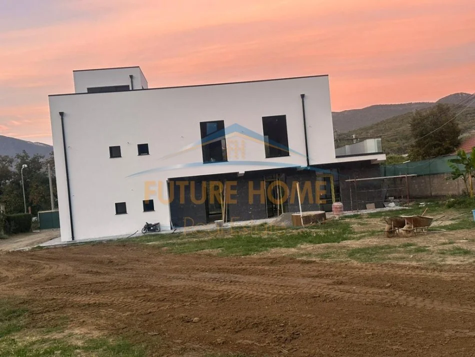 Tirane, jepet me qera Kati 0, 3.600 m² 3.000 €