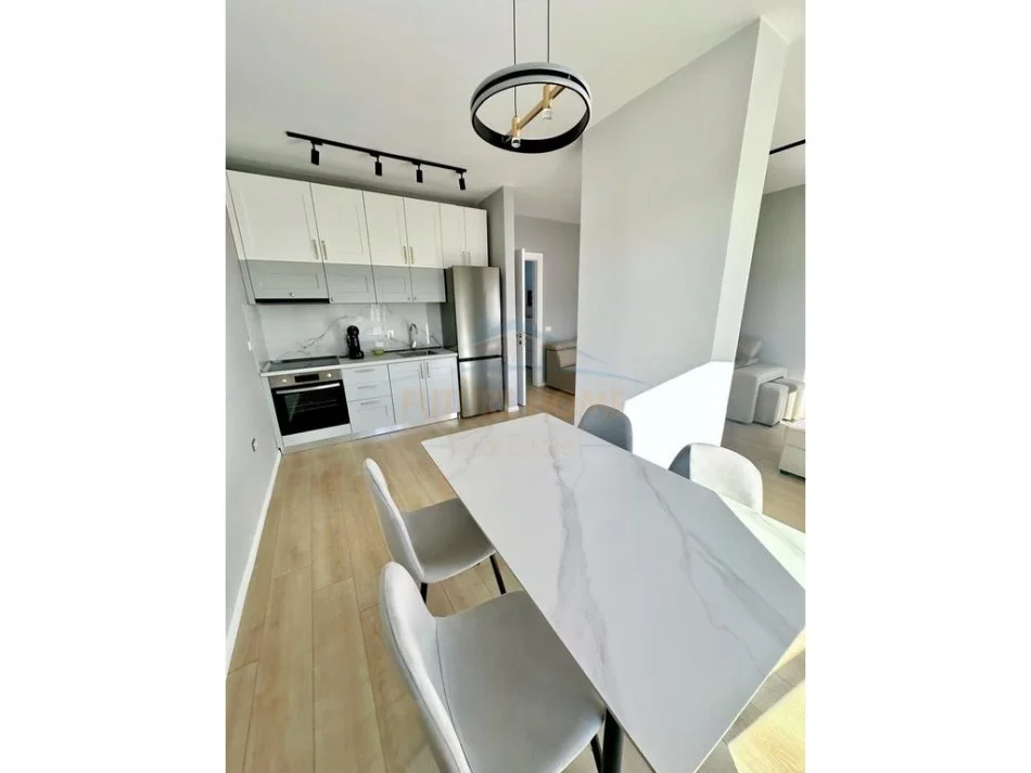 Tirane, jepet me qera apartament Kati 9, 60 m² 900 €