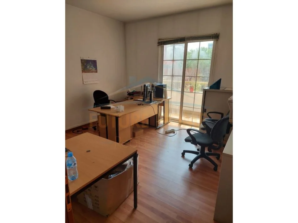 Elbasan, jepet me qera zyre Kati 5, 150 m² 1.300 €