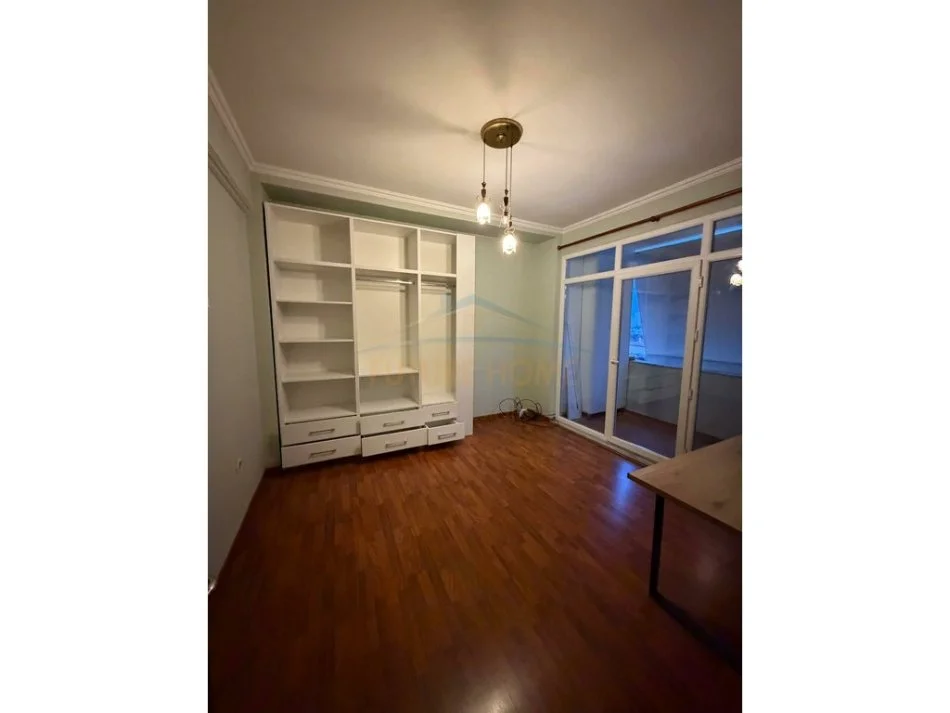 Tirane, jepet me qera apartament Kati 9, 93 m² 800 € 