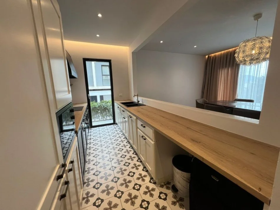 Tirane, jepet me qera apartament Kati 1, 135 m² 1.300 € 