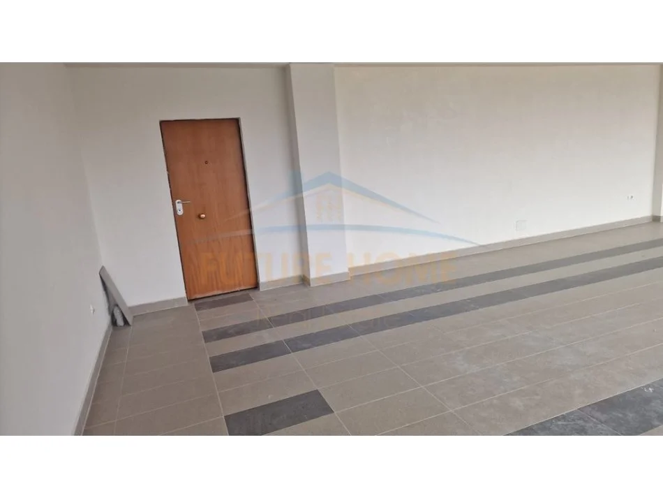 Tirane, jepet me qera Kati 0, 720 m² 2.200 €