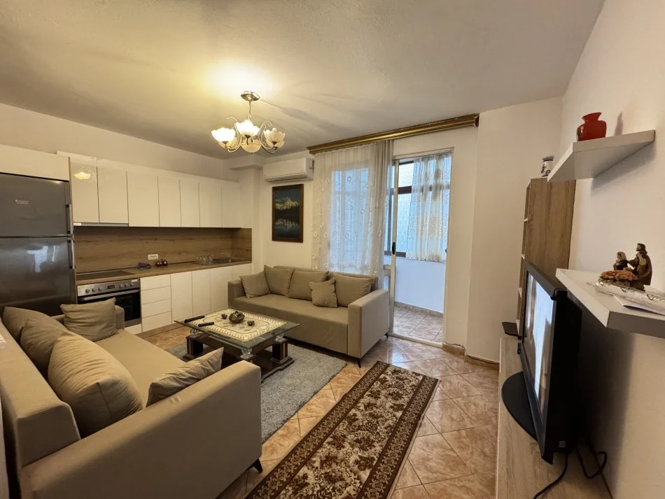 Tirane, jepet me qera apartament Kati 2, 70 m² 550 €