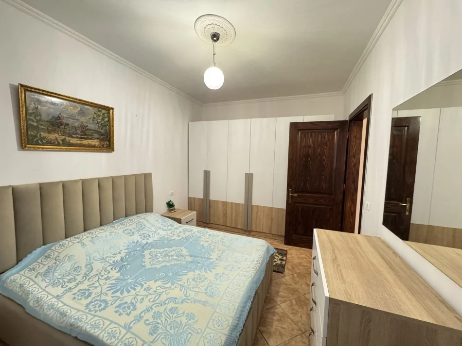 Tirane, jepet me qera apartament Kati 2, 70 m² 550 €