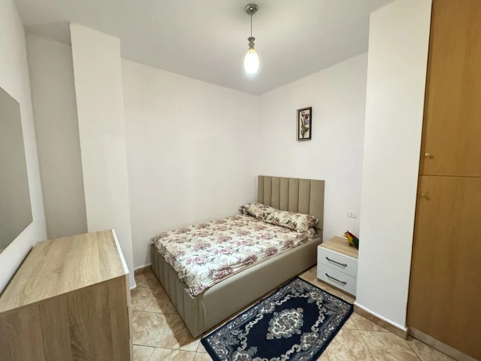 Tirane, jepet me qera apartament Kati 2, 70 m² 550 €
