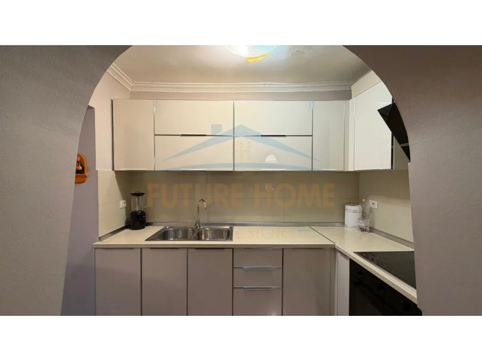 Tirane, shitet apartament 2+1+Ballkon Kati 4, 104 m² 225.000 € (21 Dhjetori.)