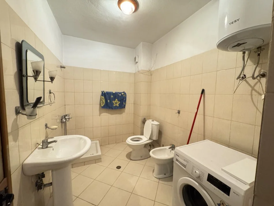 Tirane, jepet me qera apartament Kati 2, 70 m² 550 €