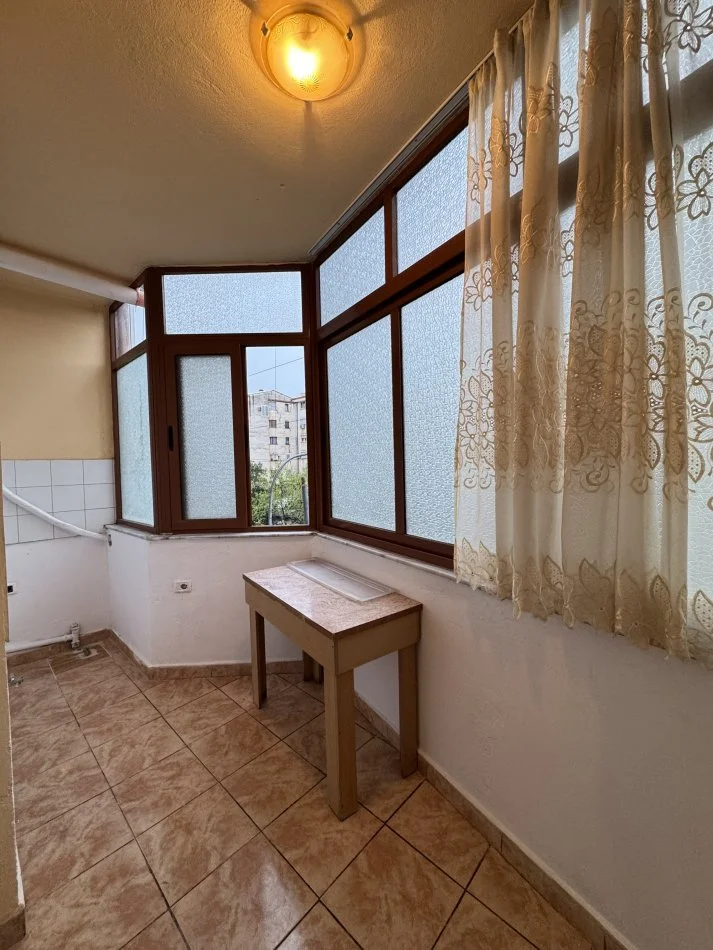 Tirane, jepet me qera apartament Kati 2, 70 m² 550 €