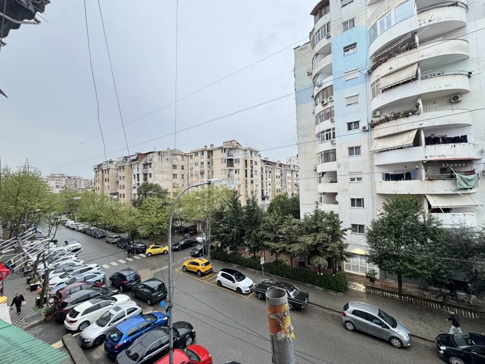 Tirane, jepet me qera apartament Kati 2, 70 m² 550 €
