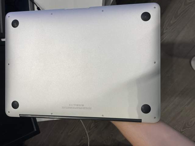 Tirane, shes Laptop Apple MacBook Air 13 inc 2015 35.000 Leke