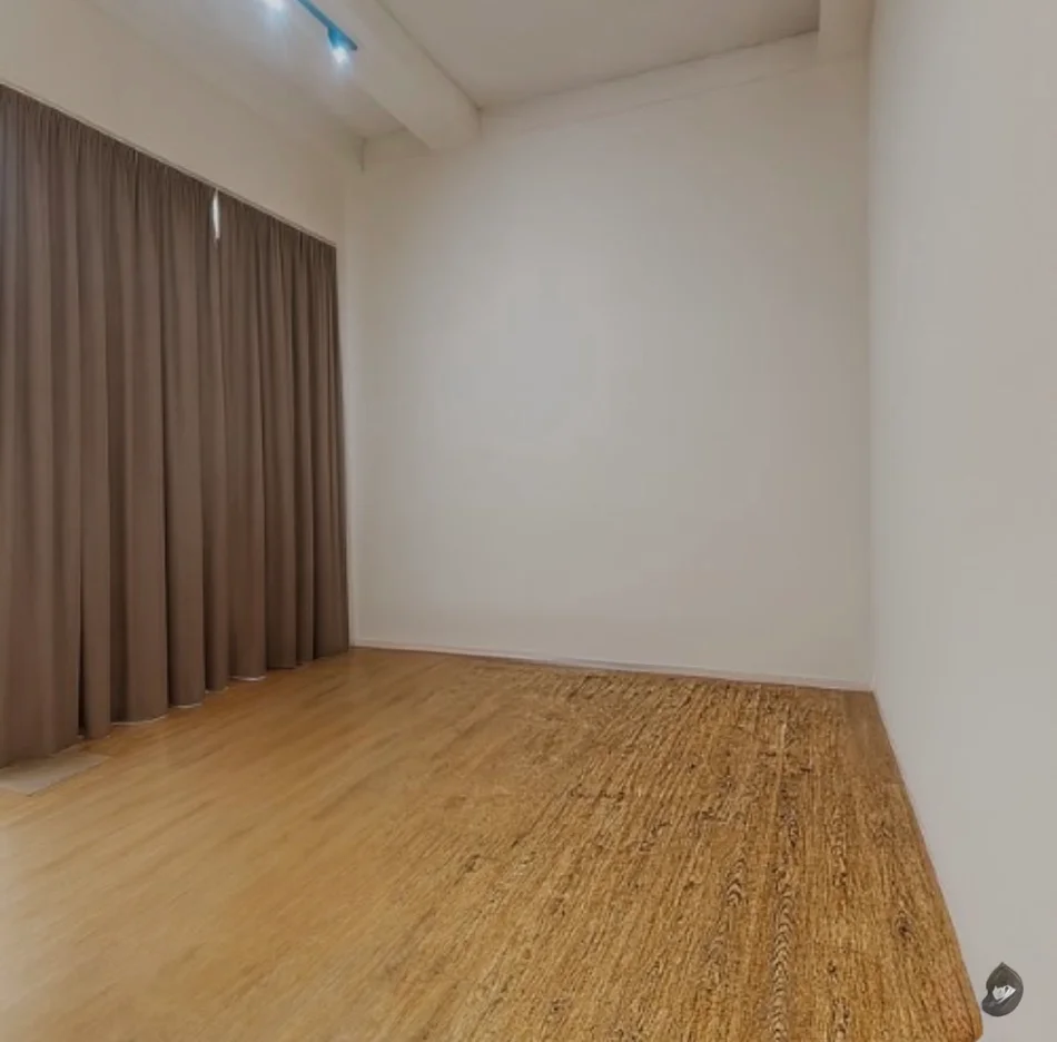 Blloku Ambasadave, jepet me qera dyqan 80 m² 900 €