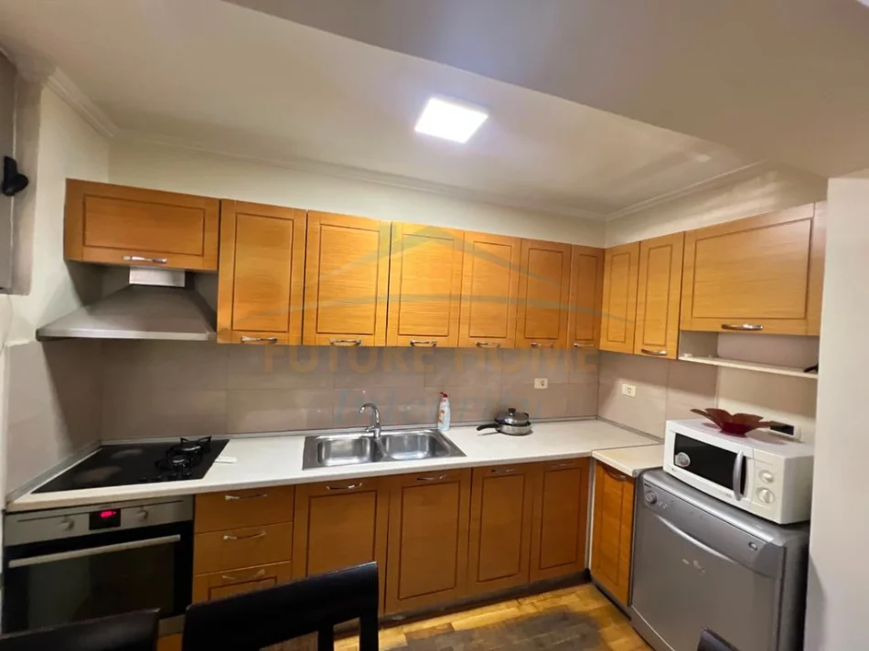 Tirane, jepet me qera apartament 2+1 Kati 1, 72 m² 500 € (Shkolla e Baletit)