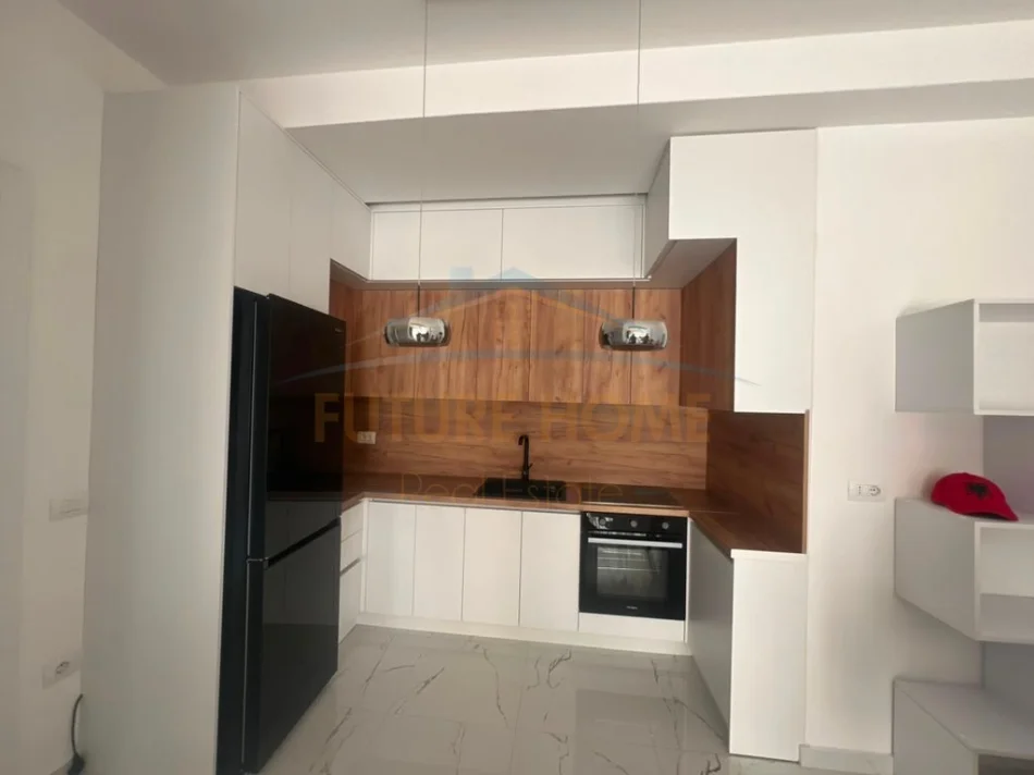 Tirane, jepet me qera apartament 2+1 Kati 2, 106 m² 750 € (Rruga e Dibres)