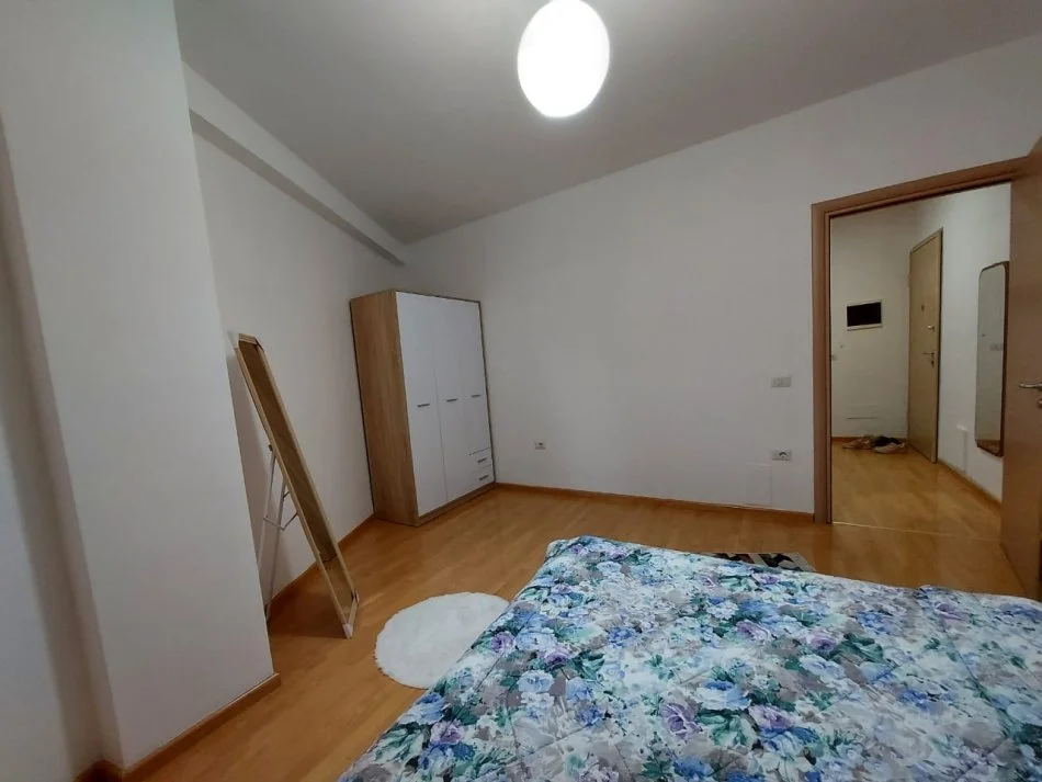 Tirane, jepet me qera apartament 2+1+Ballkon Kati 3, 80 m² 700 € (Rruga e Dibres)