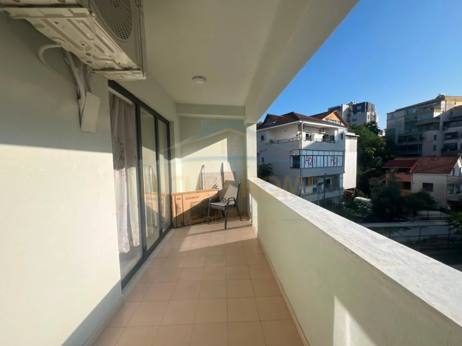Tirane, jepet me qera apartament 2+1 Kati 2, 106 m² 750 € (Rruga e Dibres)