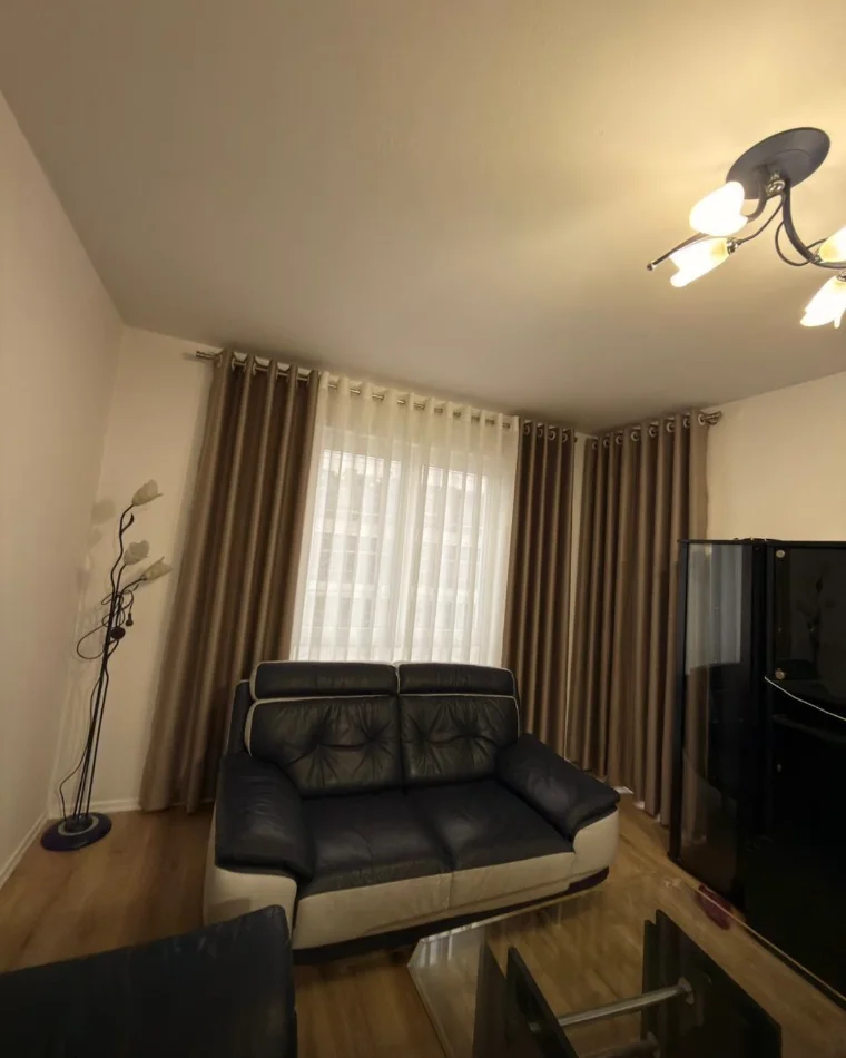 Tirane, jepet me qera apartament 2+1+Ballkon Kati 7, 400 € 