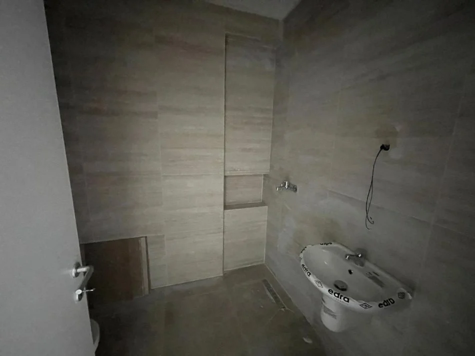 Tirane, shitet apartament 2+1+Ballkon Kati 2, 111 m² 192.000 € (Rruga e Burgut)