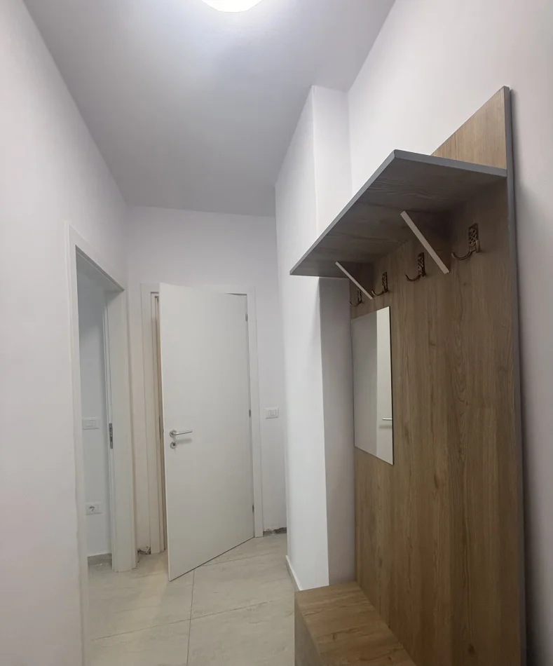 Tirane, jap me qera apartament 2+1+Ballkon  i pabanuar me pare. Jo agjensi.  Kati 3, 80 m²