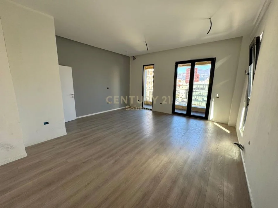 Tirane, shitet apartament 2+1 Kati 4, 111 m² 285.000 € (Rruga e Kavajes)
