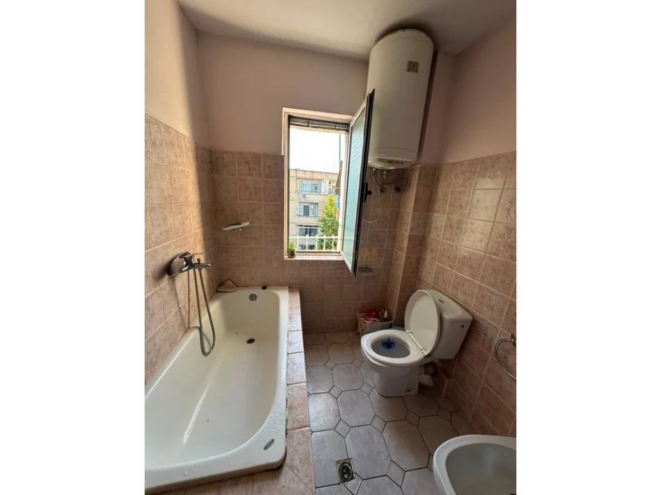 Tirane, shitet apartament 1+1 Kati 5, 63 m² 135.000 € (Ali Demi)