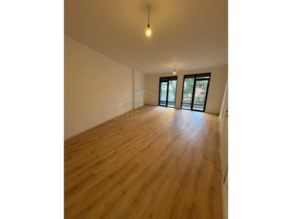 Tirane, shitet apartament 2+1+Ballkon Kati 1, 130 m² 287.000 € (Kopshti Zoologjik)