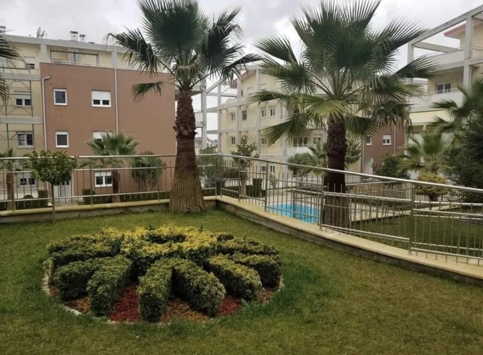 Tirane, shitet apartament , 145 m² 
