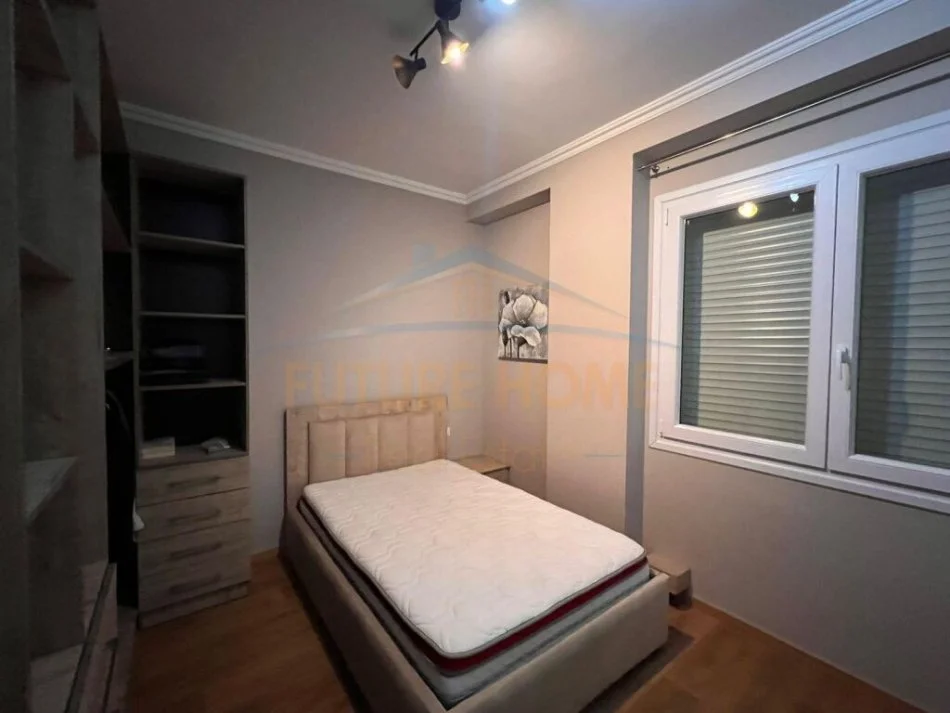 Tirane, shitet apartament 2+1+Ballkon Kati 3, 108 m² 220000€ (Kopshti Botanik)