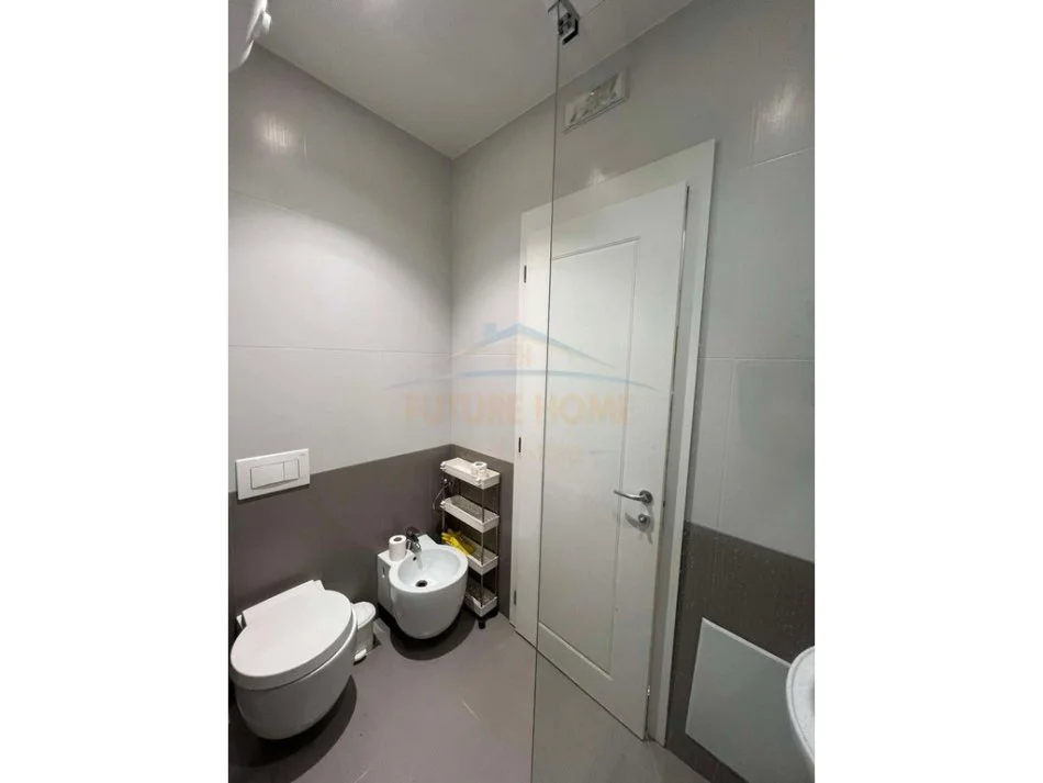 Tirane, shitet apartament 1+1+Ballkon Kati 5, 82 m² 165.000 € (Kopshti Botanik)