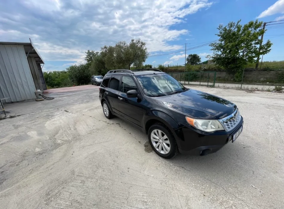 Tirane, shitet SUV Subaru Forester Benzin+Gaz, e zeze automatik Kondicioner 7.000 €