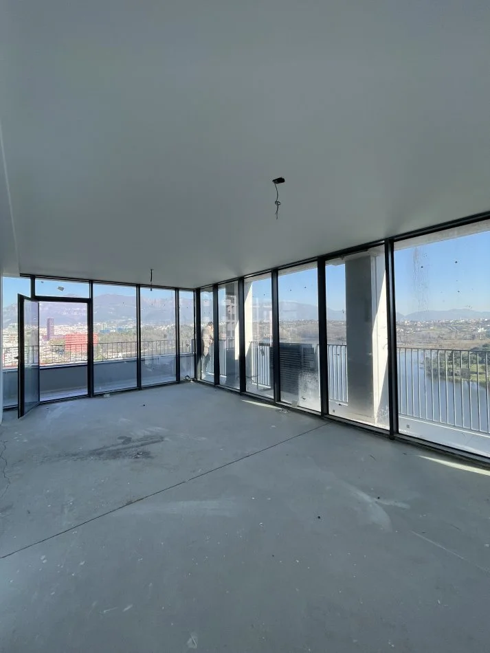 Tirane, jepet me qera apartament 3+1+Aneks+Ballkon Kati 11, 220 m² 3.500 € (Lake View Residence Liqeni)