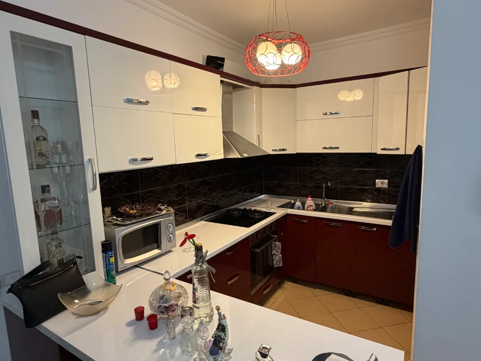 Tirane, shitet apartament 2+1 Kati 6, 97 m² 165.000 € (Pran Restorant Freskut rruges per Dajt)