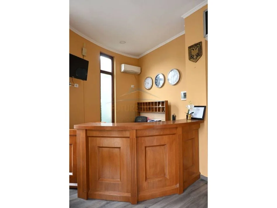 Tirane, jepet me qera Kati 0, 200 m² 9.000 €