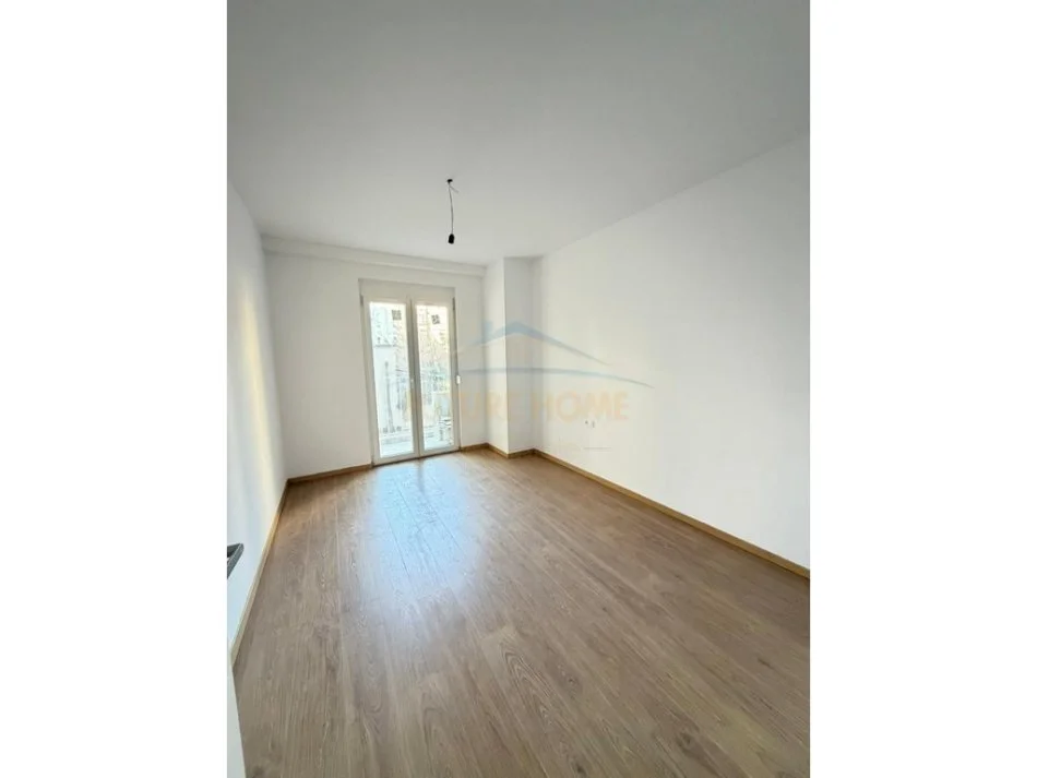 Tirane, jepet me qera apartament Kati 1, 128 m² 2.000 €