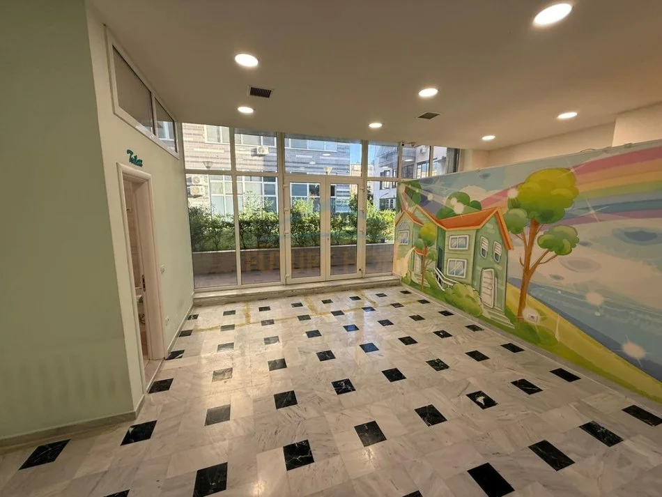 Tirane, jepet me qera Kati 0, 90 m² 1.500 €