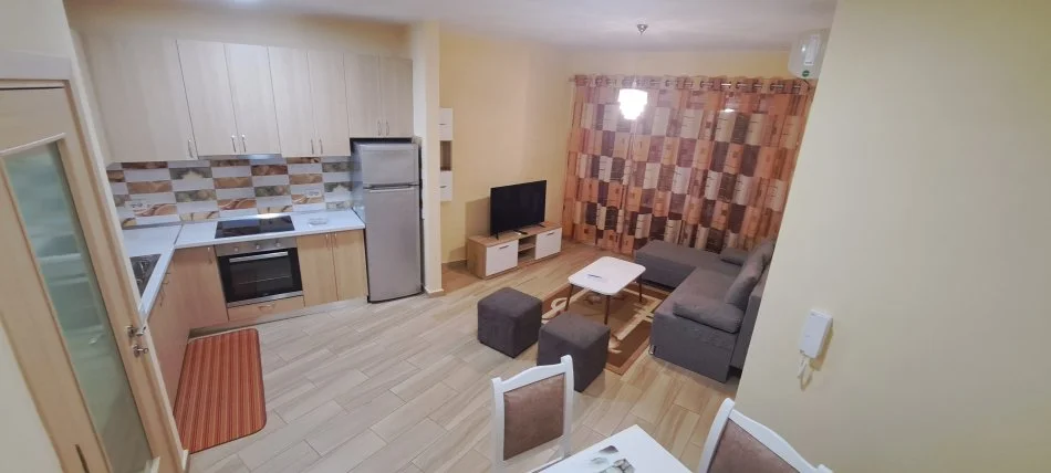 Tirane, jepet me qera apartament 1+1 Kati 5, 70 m² 550 Lek (Le Bon ,PetroNini Luarasi ,Rruga e Kosovarve)
