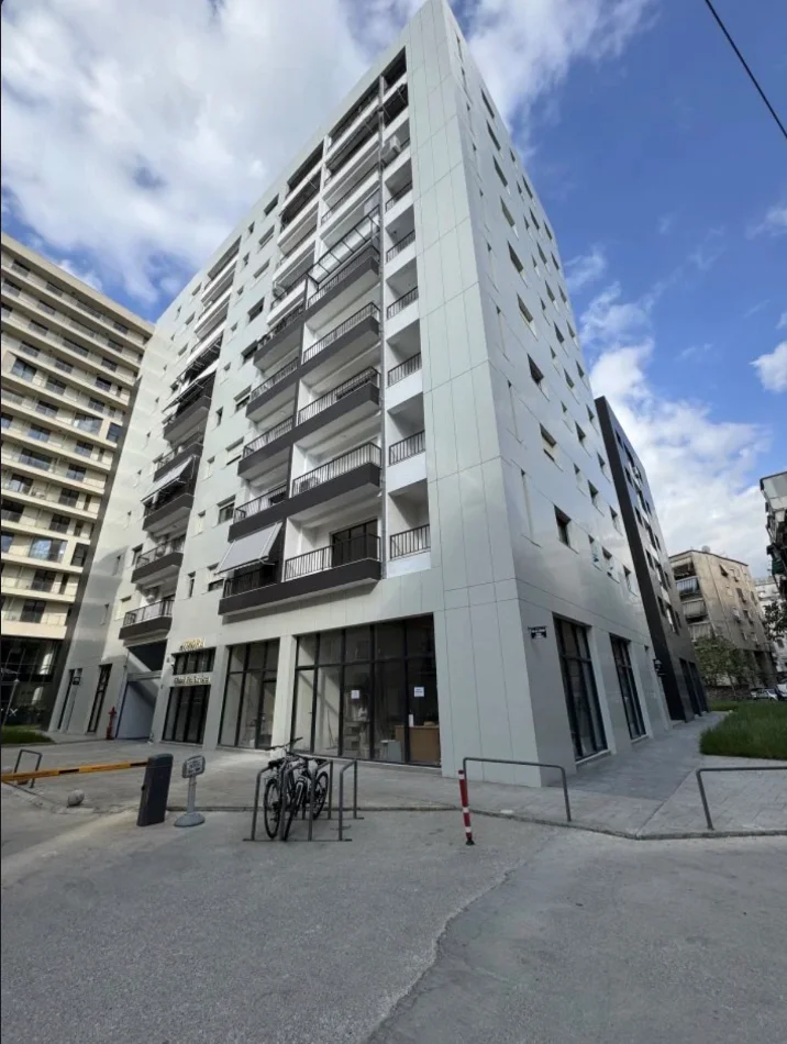 Blloku Ambasadave, shitet dyqan 130 m²