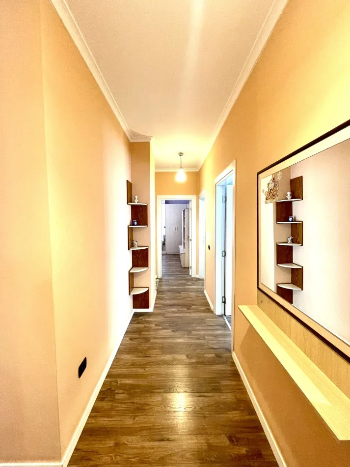 Tirane, jepet me qera apartament 3+1+Aneks+Ballkon Kati 2, 149 m² 1.700 € 