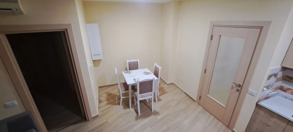 Tirane, jepet me qera apartament 1+1 Kati 5, 70 m² 550 Lek (Le Bon ,PetroNini Luarasi ,Rruga e Kosovarve)