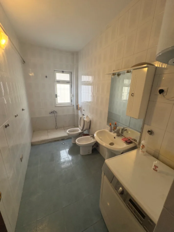 Tirane, Dhoma me qera per vajza ose studente  Kati 1, 20 m² 300 €