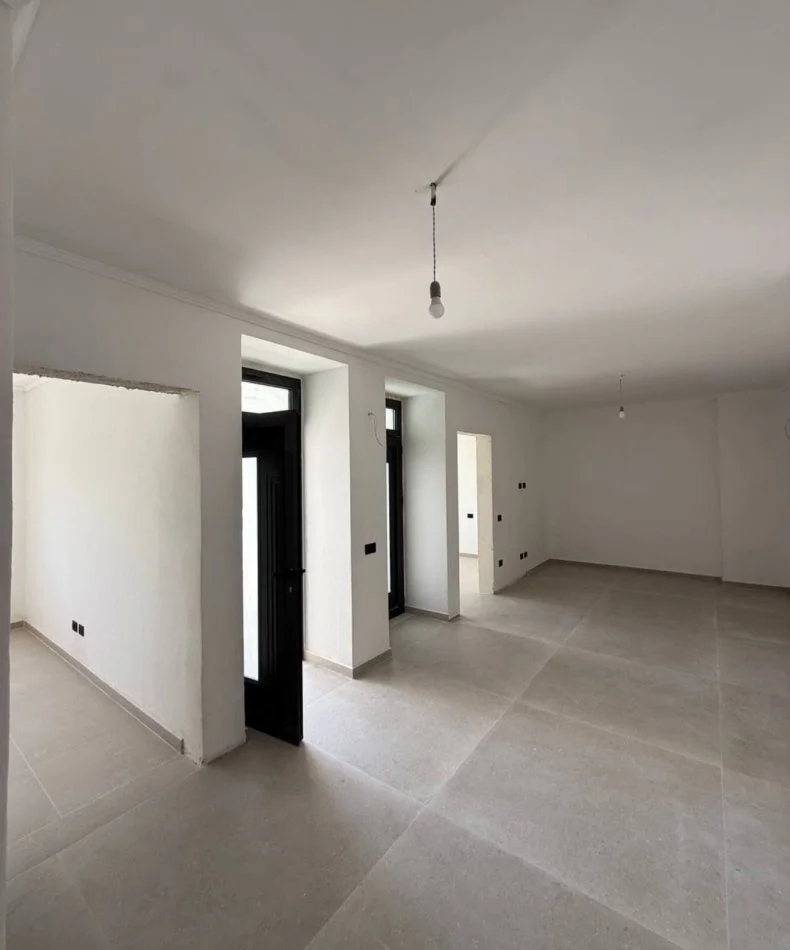 Durres, shitet apartament 2+1+Ballkon Kati 1, 90.000 € 