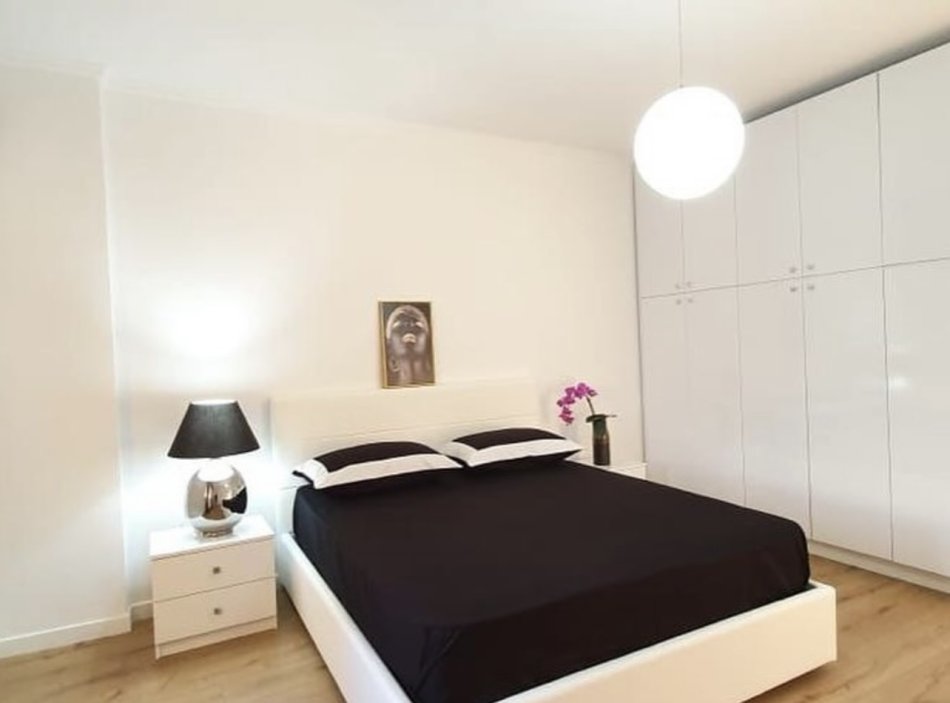 Tirane, jepet me qera apartament 2+1 , 850 € (Rruga e Kosovareve)